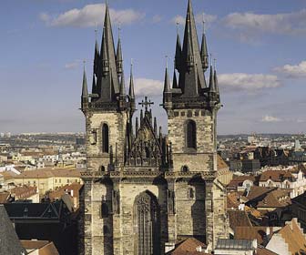 Visitar la Iglesia de Týn, Praga